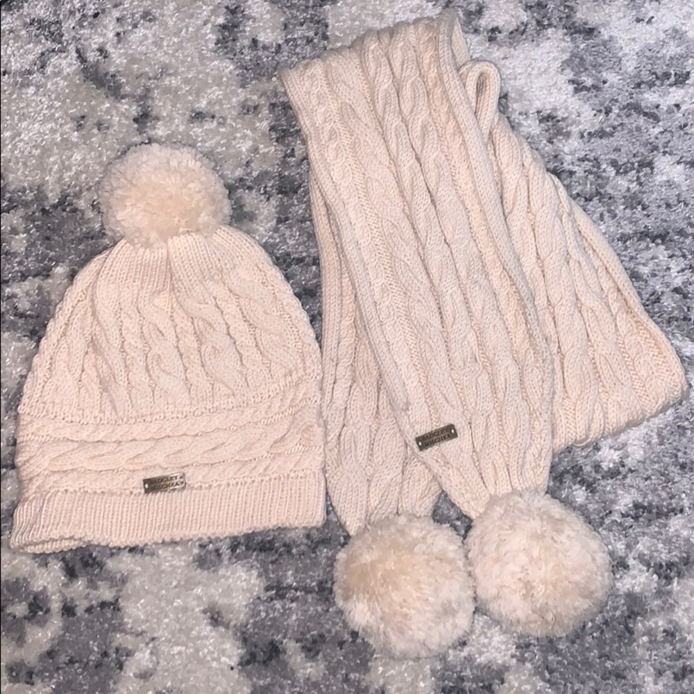 Badgley Mischka PomPom hat & scarf